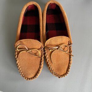 Canadiana Suede Moccasin Slippers Men's 8 Women's 10